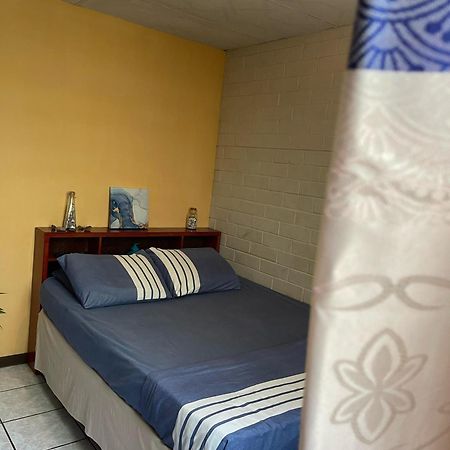 Pool House Hostel سانتا آنا المظهر الخارجي الصورة