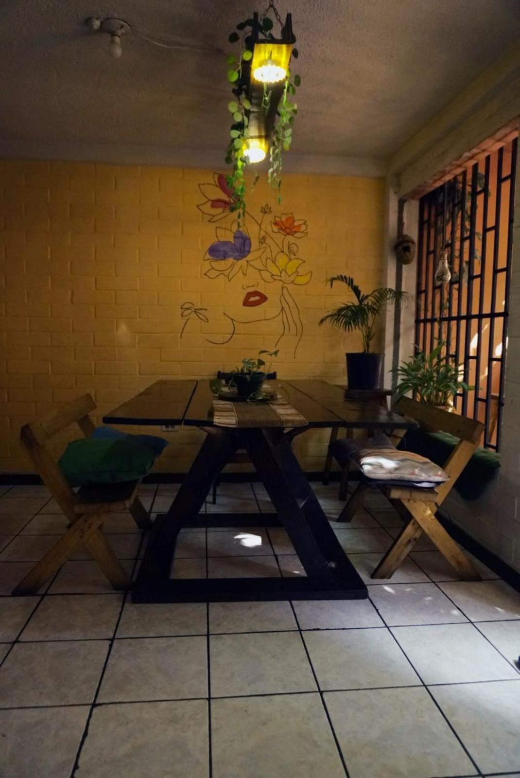 Pool House Hostel سانتا آنا المظهر الخارجي الصورة